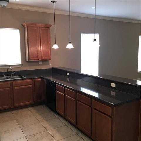 156 Village Oaks Blvd - Photo 4 of 8