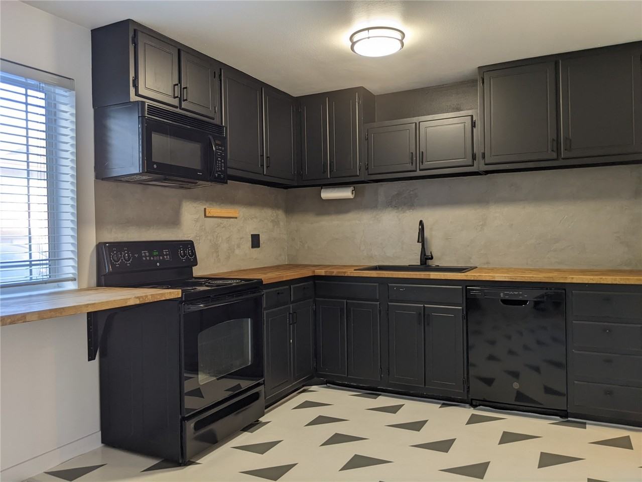 556 Wn #12 - Photo 2 of 25