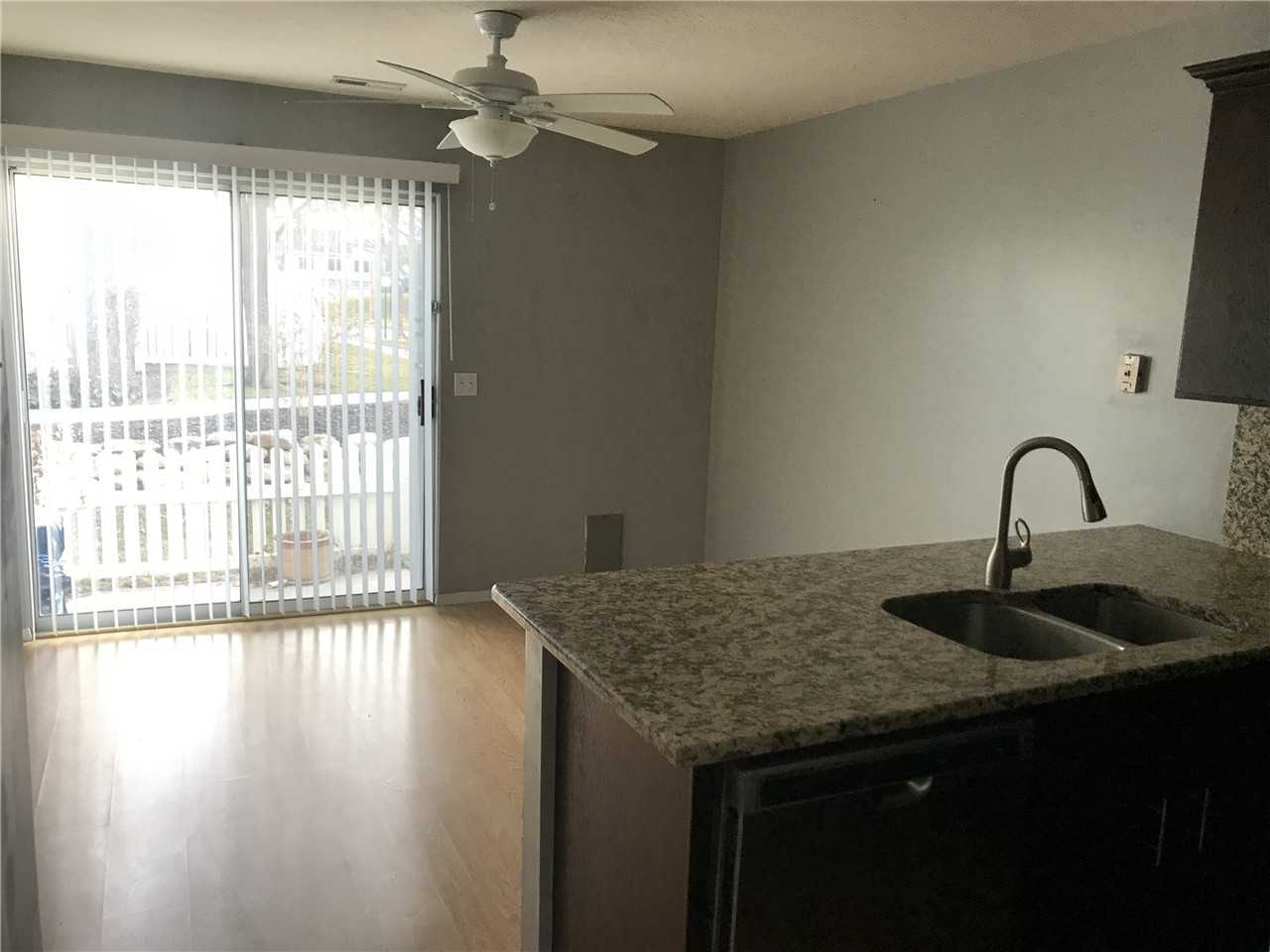 1403 W Beacon Hill Dr - Photo 5 of 14