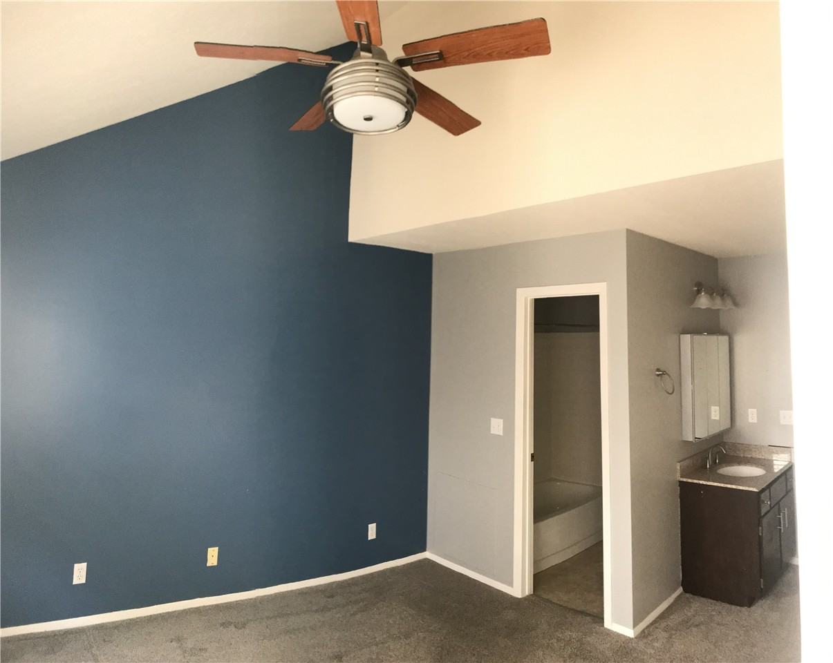 1403 W Beacon Hill Dr - Photo 7 of 14