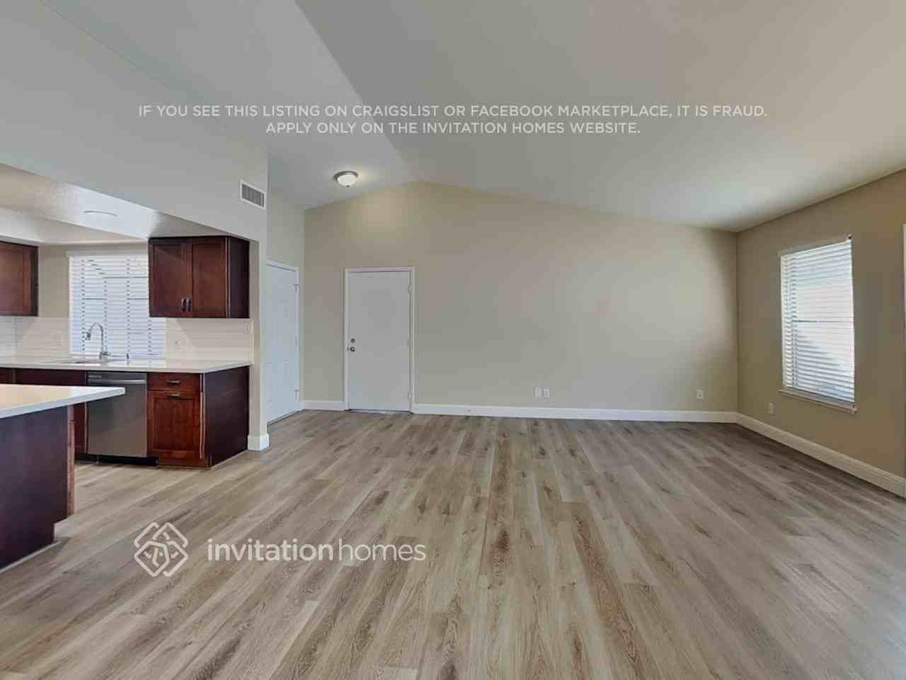8428 Mulcahy Ave - Photo 6 of 18