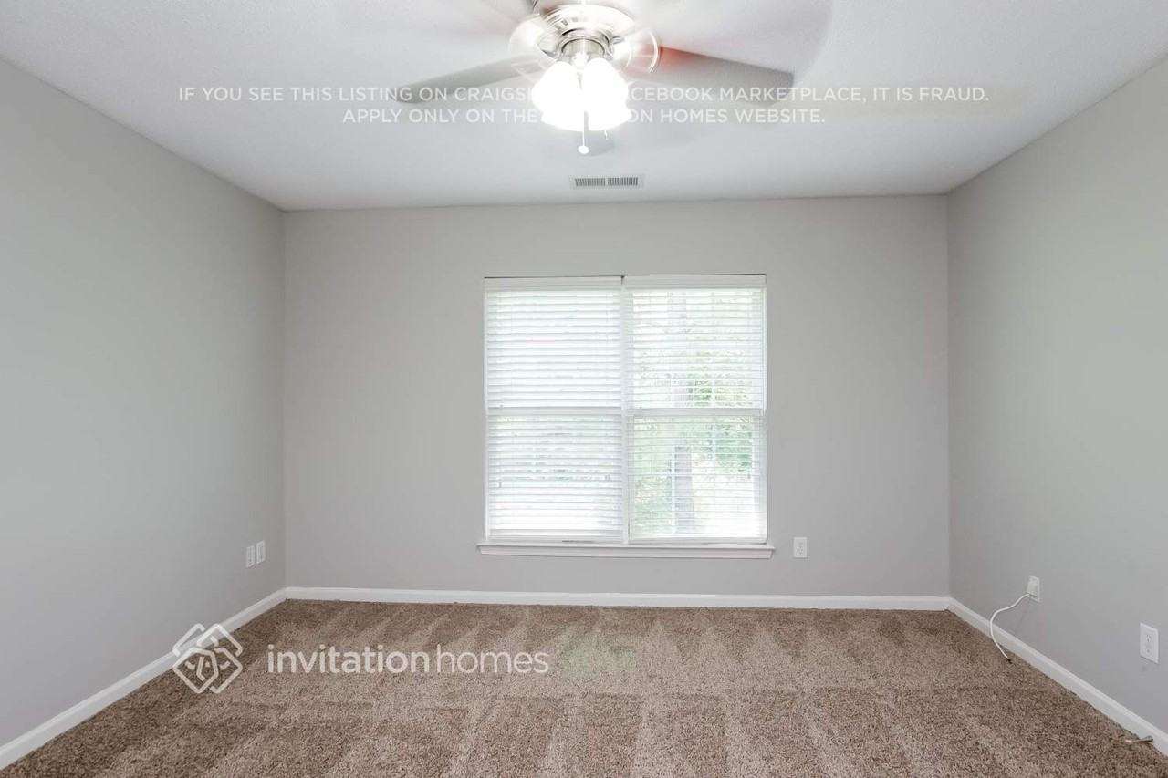 8028 Stoneham Ct - Photo 4 of 11