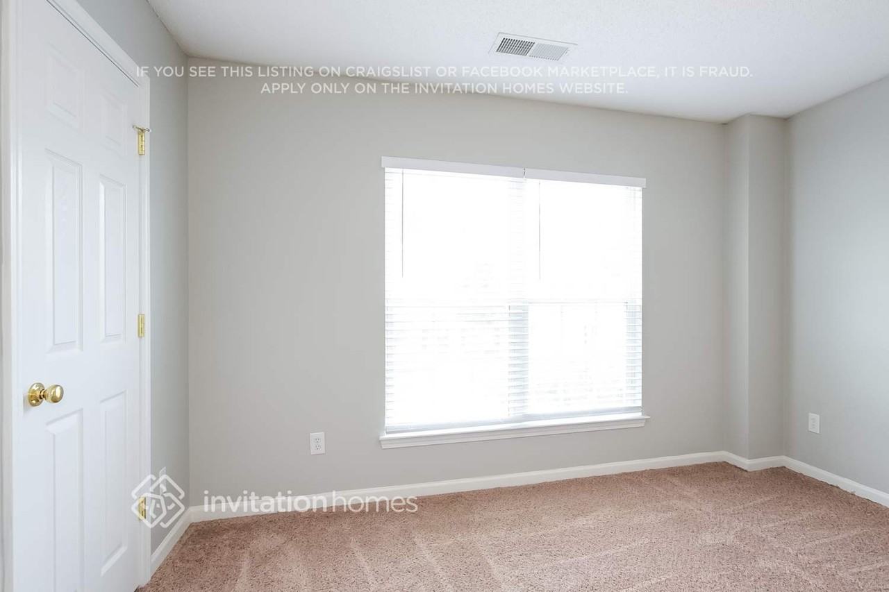 8028 Stoneham Ct - Photo 6 of 11