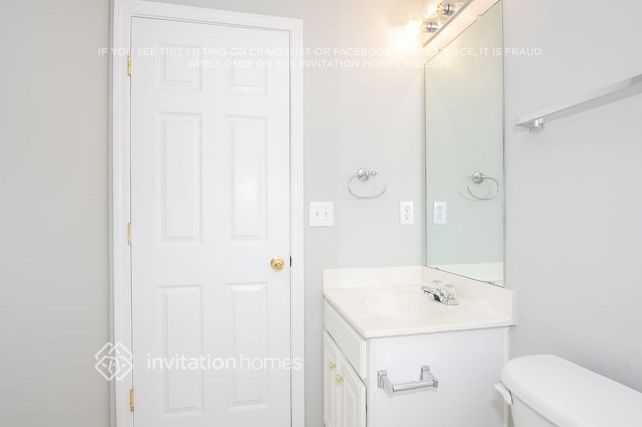 8028 Stoneham Ct - Photo 7 of 11