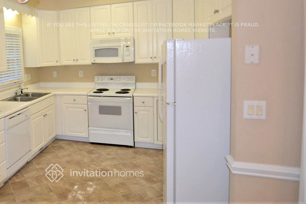 3600 Sunningdale Way - Photo 4 of 11