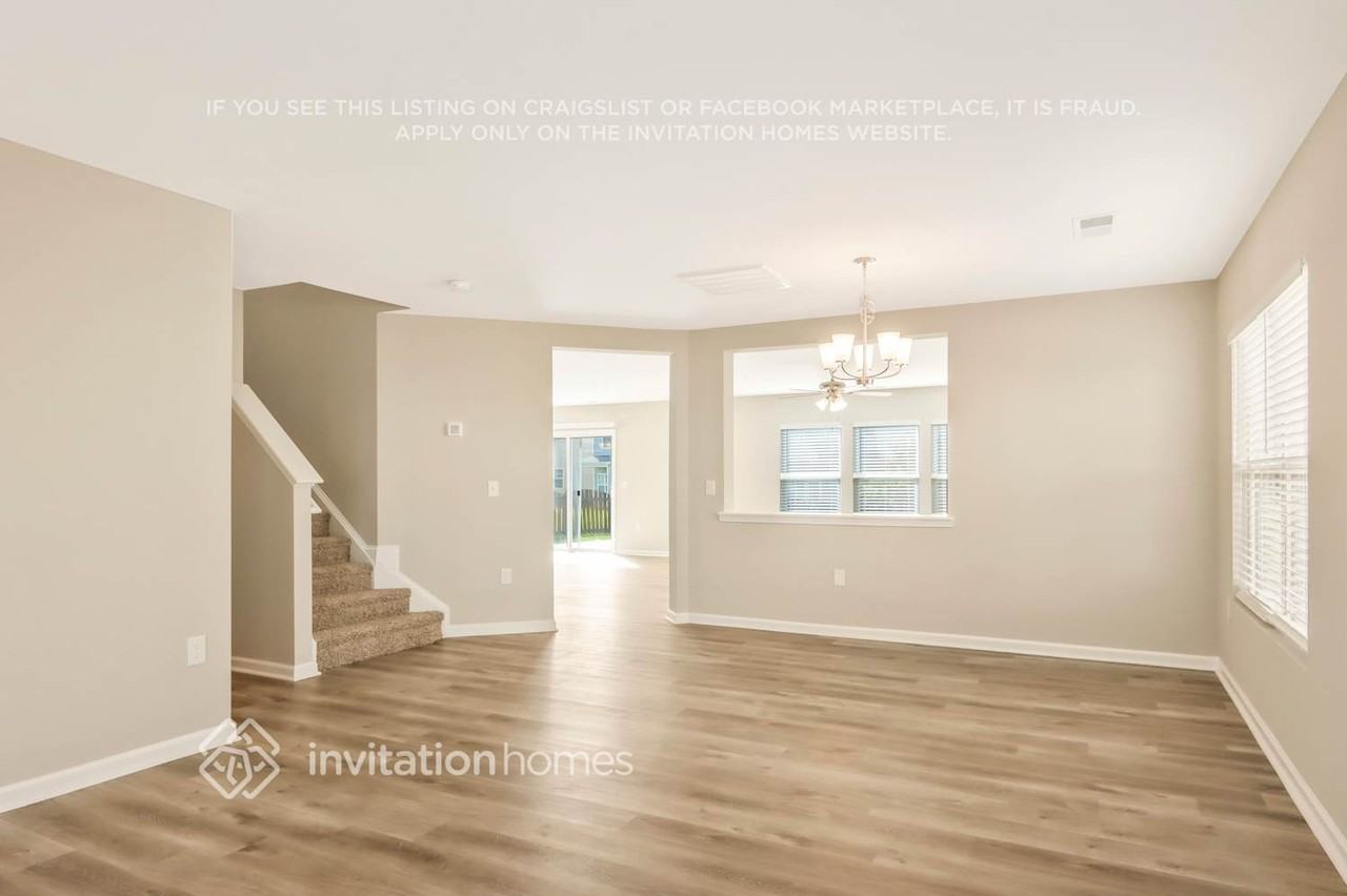 4047 Houldsworth Dr - Photo 3 of 25