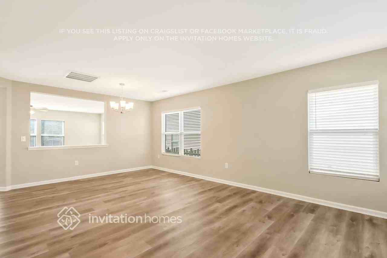 4047 Houldsworth Dr - Photo 4 of 25