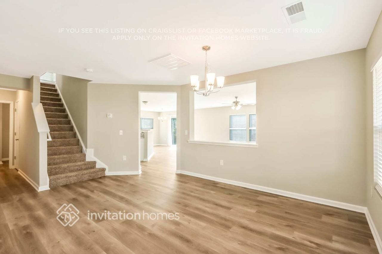 4047 Houldsworth Dr - Photo 5 of 25