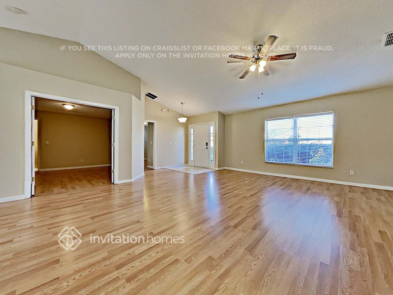 1047 Lakeview Oaks Dr - Photo 3 of 17