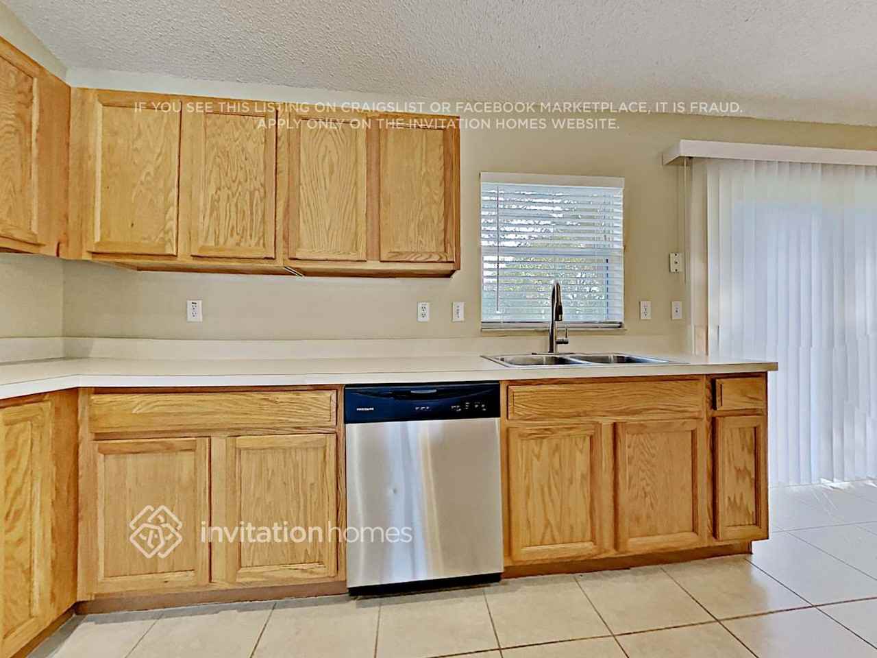 1047 Lakeview Oaks Dr - Photo 6 of 17