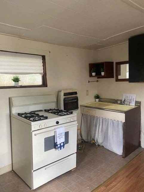 1249 Bausher NW Ct - Photo 3 of 6