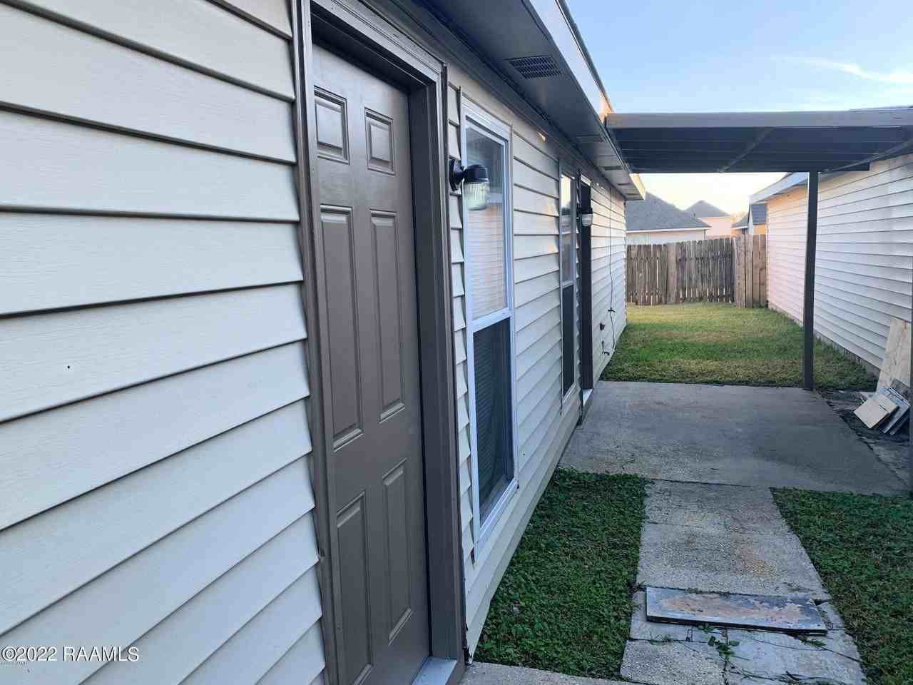 220 Briarcliff Dr - Photo 2 of 14