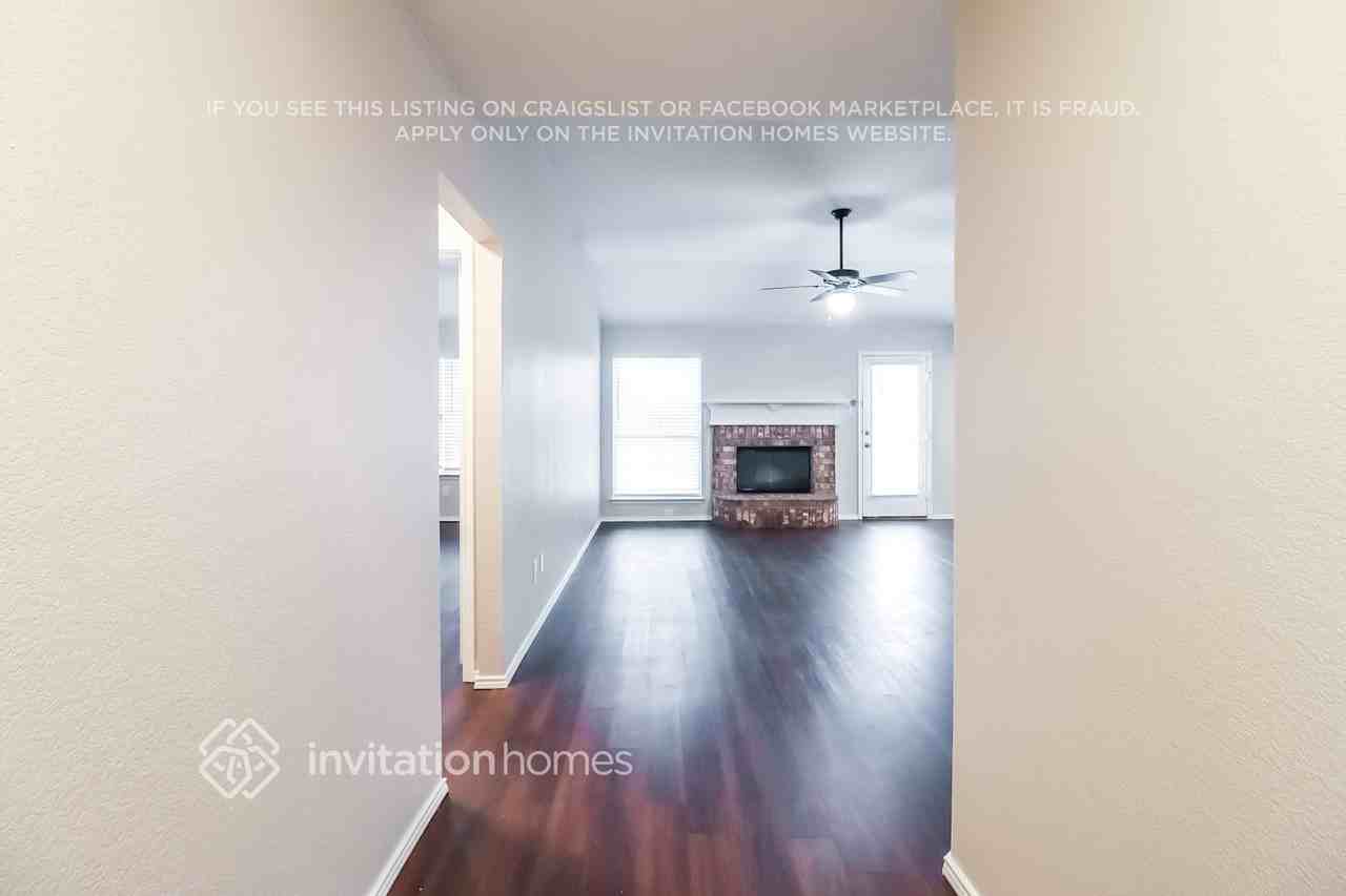 944 Carlin Ln - Photo 3 of 17