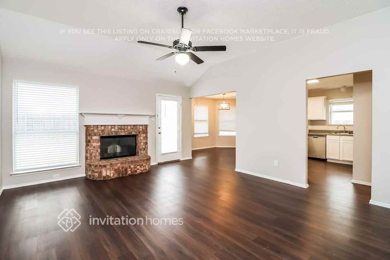 944 Carlin Ln - Photo 4 of 17