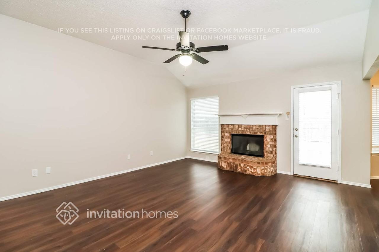 944 Carlin Ln - Photo 5 of 17