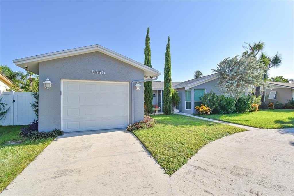 6550 Country Wood Way - Photo 2 of 42