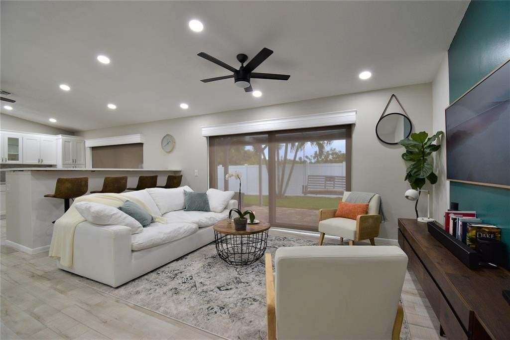 6550 Country Wood Way - Photo 7 of 42