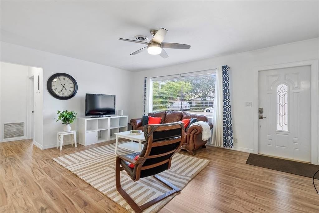 2000 Ne 62nd St #0 - Photo 4 of 20