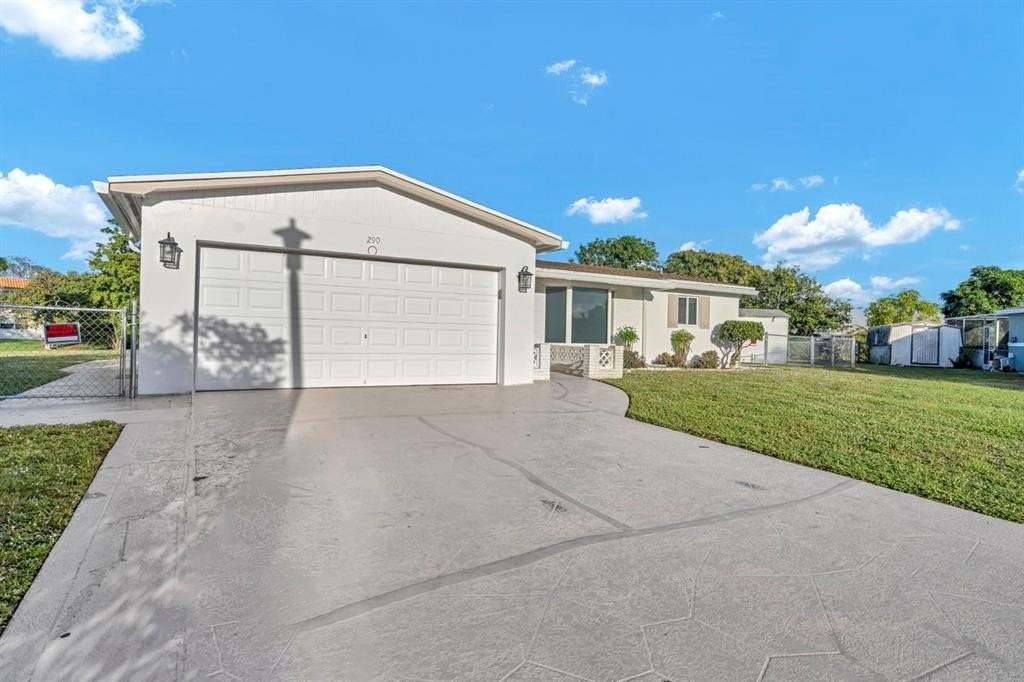 290 Nw 65th Ave - Photo 5 of 50