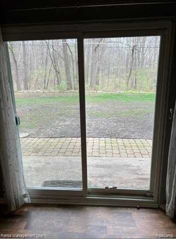 7610 Woodview Dr E - Photo 5 of 13