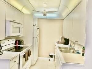 1050 Cornwall C - Photo 2 of 27