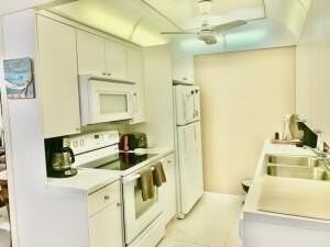 1050 Cornwall C - Photo 3 of 27