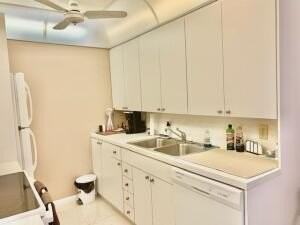 1050 Cornwall C - Photo 4 of 27