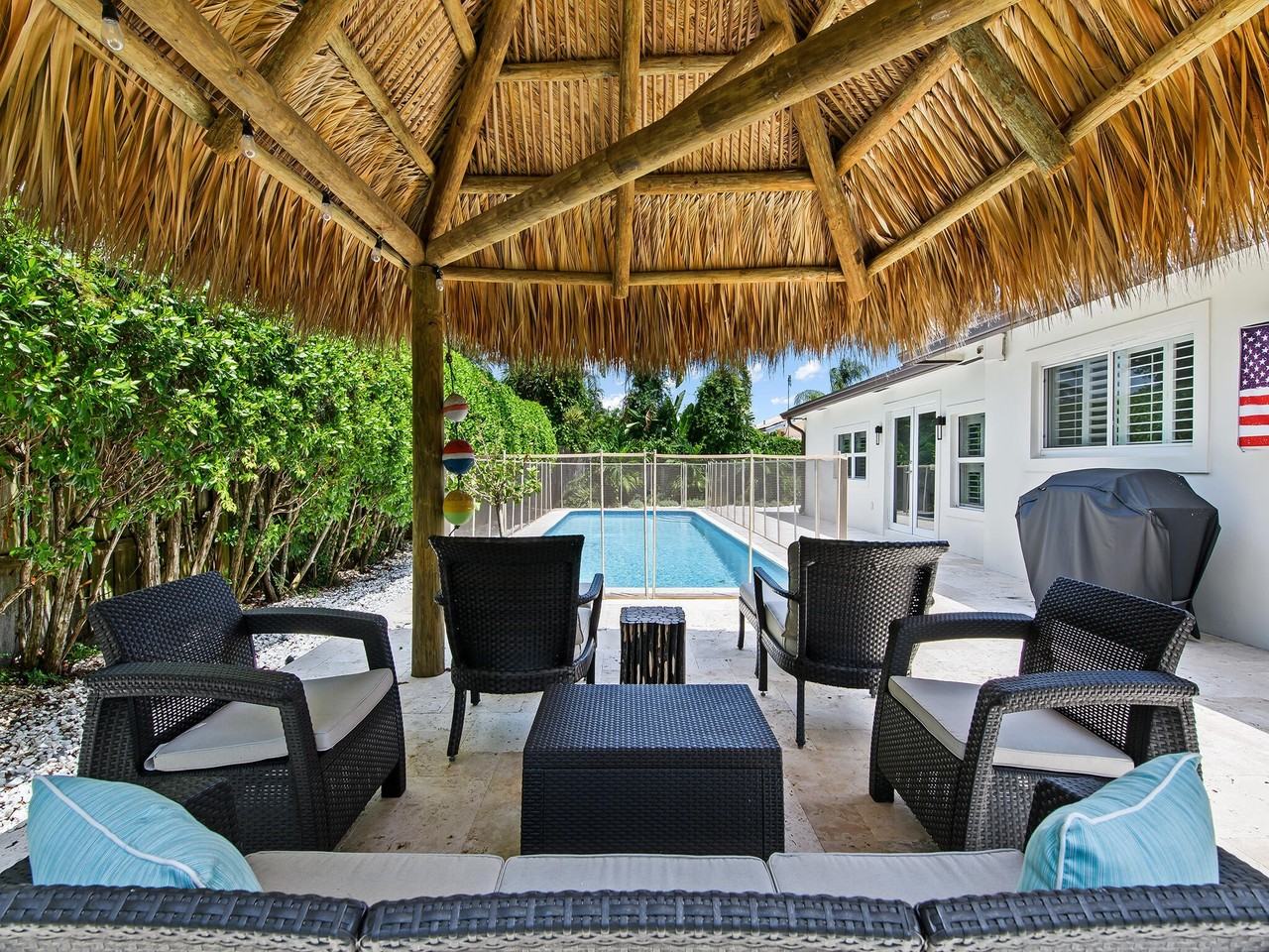 2401 Ne 45th St - Photo 3 of 27