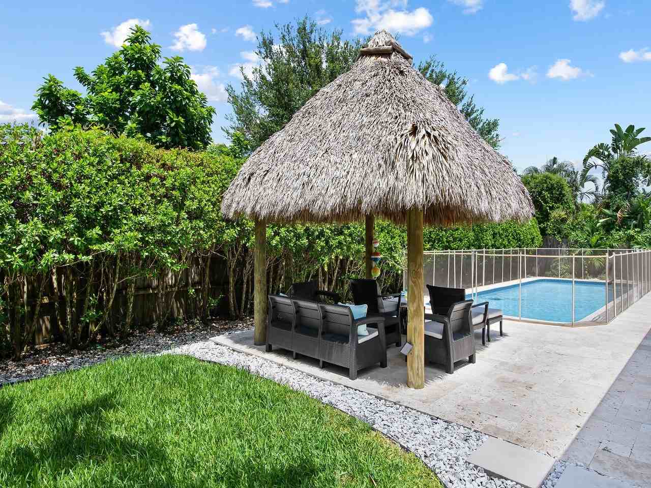 2401 Ne 45th St - Photo 4 of 27