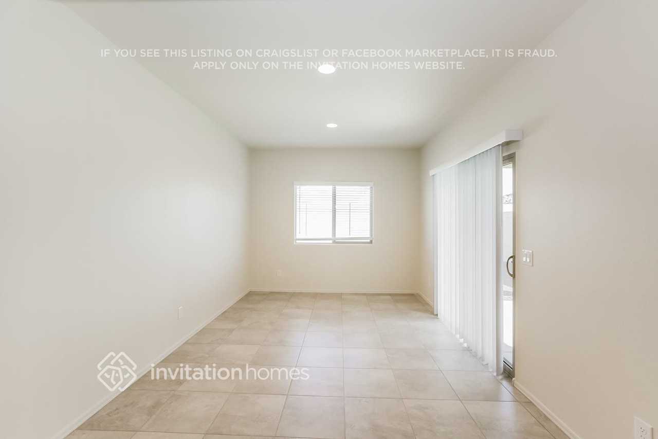 25204 W Chipman Rd - Photo 7 of 22