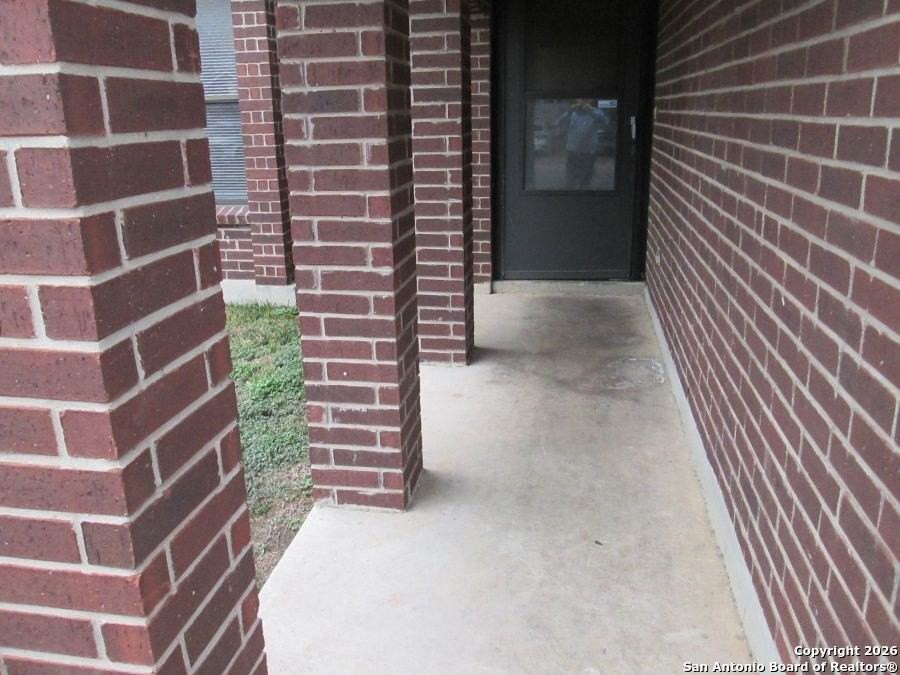1827 Leander - Photo 2 of 7
