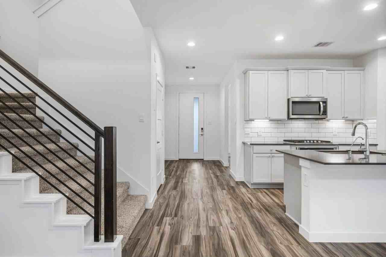 13328 Bear Creek Ct - Photo 3 of 28