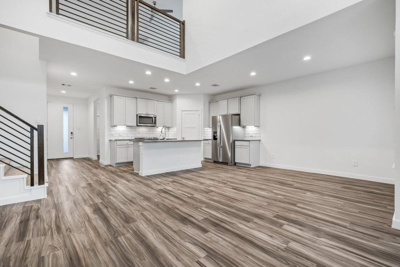 13328 Bear Creek Ct - Photo 4 of 28