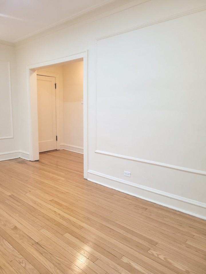 2336 E 68th St ##2 - Photo 3 of 17