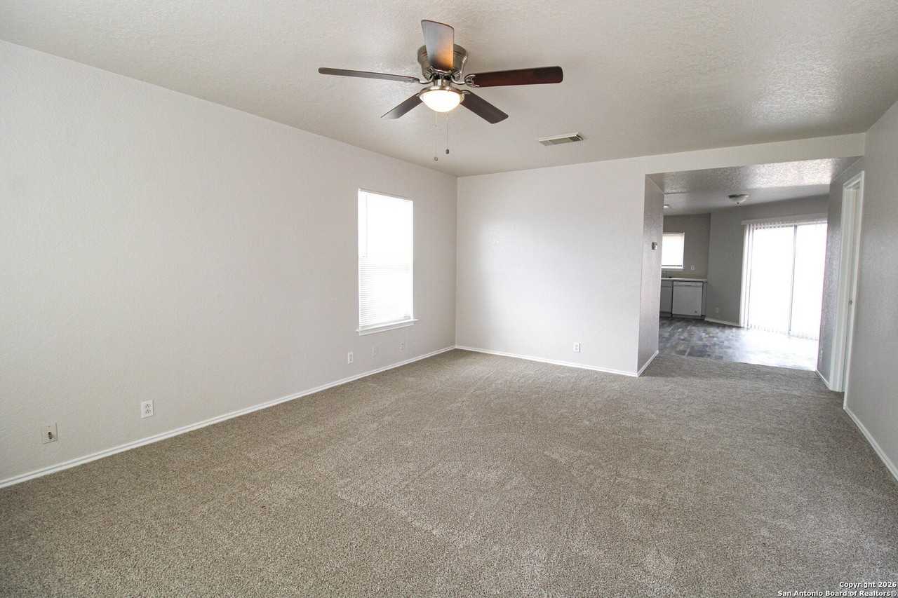 9 Great Hills Dr - Photo 3 of 37