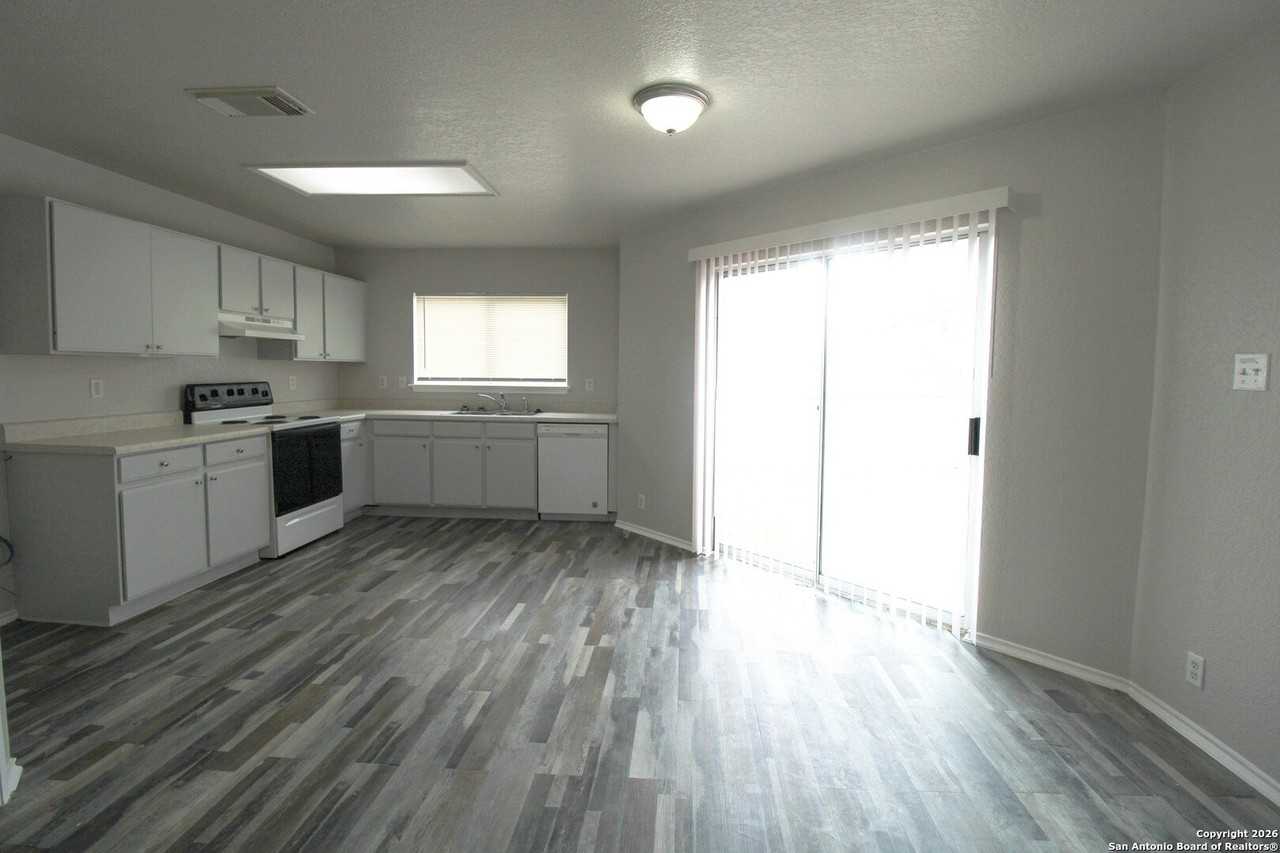 9 Great Hills Dr - Photo 7 of 37