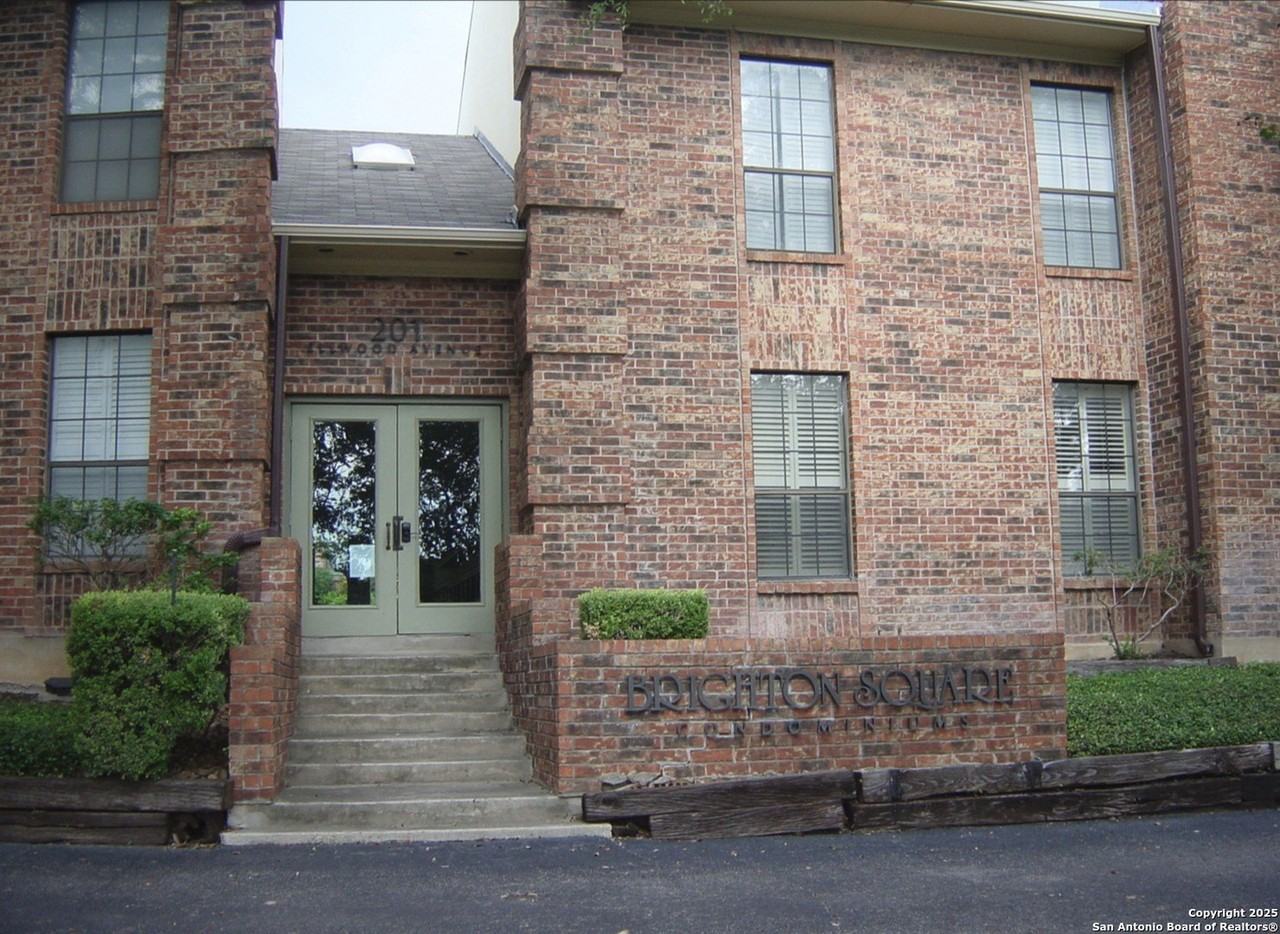 201 Ellwood St Apt 205 #205 - Photo 2 of 28