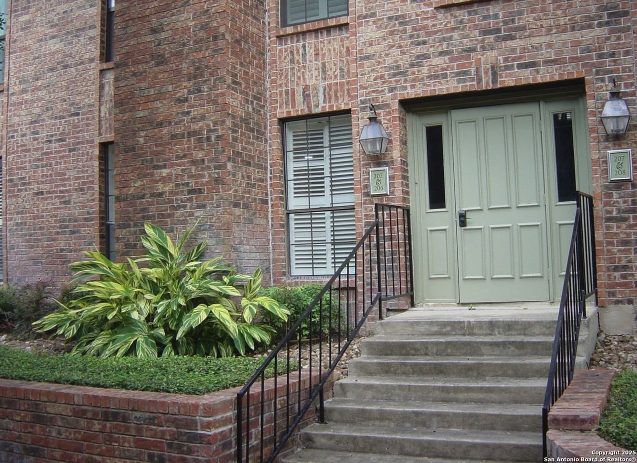 201 Ellwood St Apt 205 #205 - Photo 5 of 28