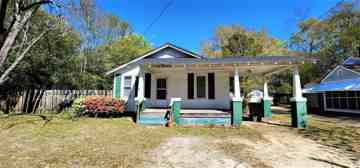 featured image of 413 N Magnolia St