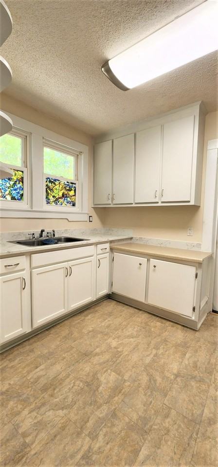 413 N Magnolia St - Photo 5 of 14