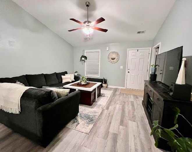 460 Conifer St - Photo 2 of 12