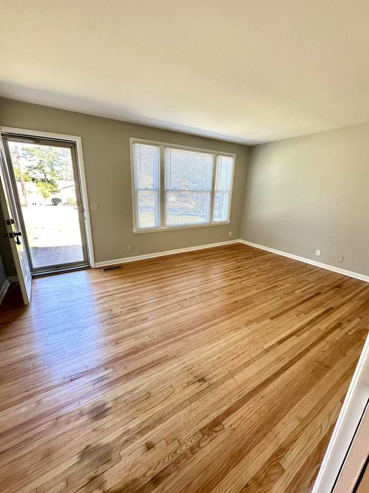 517 May Dr - Photo 3 of 19