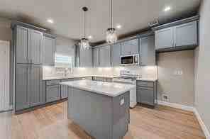 2142 De Soto St - Photo 3 of 28