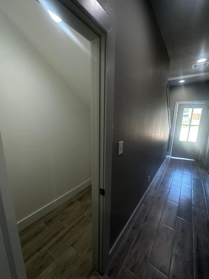 340 N 9th St - Photo 2 of 10