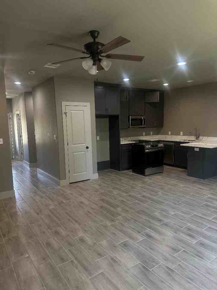 340 N 9th St - Photo 4 of 10