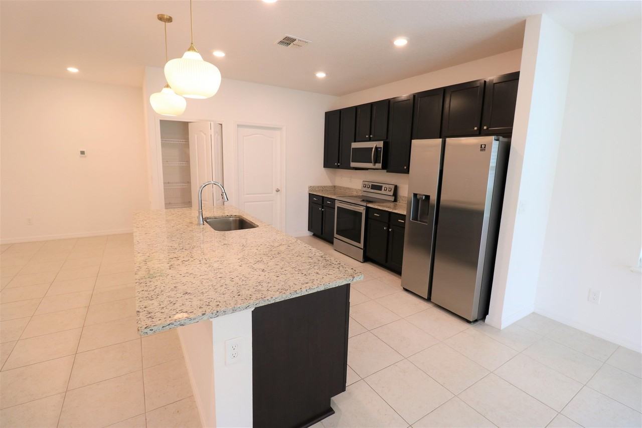 311 Sandstone Dr - Photo 2 of 20