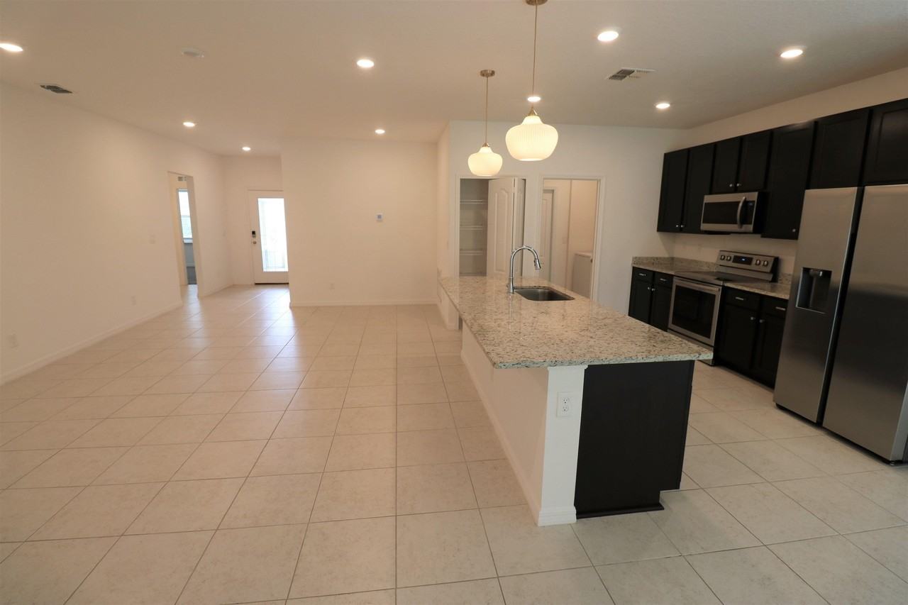 311 Sandstone Dr - Photo 4 of 20