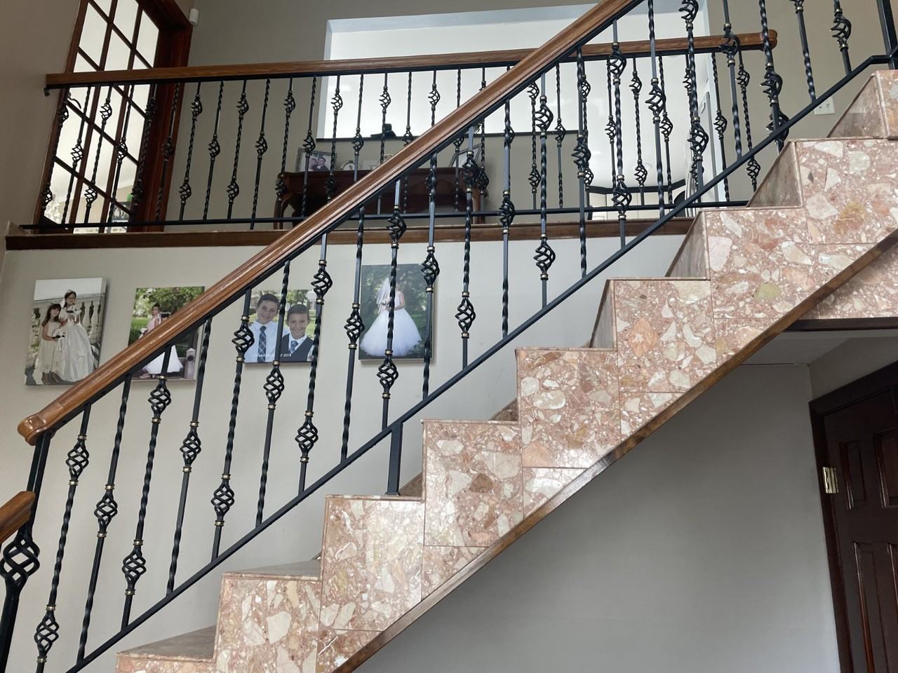 596 Ionia Ave - Photo 4 of 13