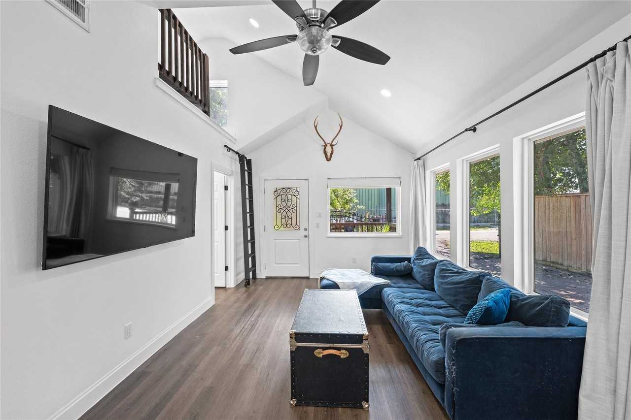 3211 Cochran St - Photo 2 of 33