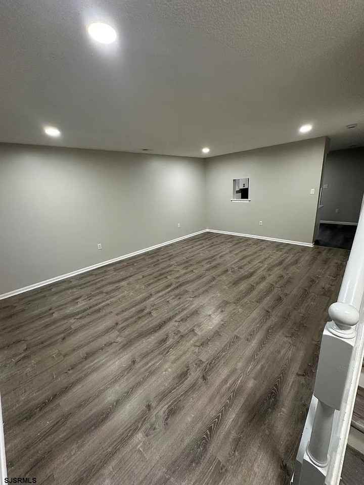 225 W Leeds Ave - Photo 2 of 15